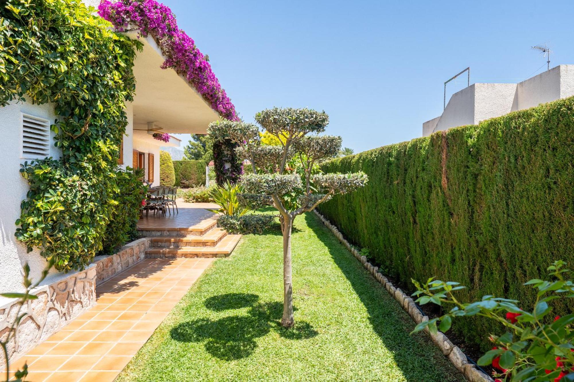 Exclusiva Villa Con Piscina 卡拉法特 外观 照片